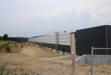 Budowa centrum logistycznego Hillwood w Piekarach Śląskich trwa. Jak przebiegają obecnie prace? ZDJĘCIA  