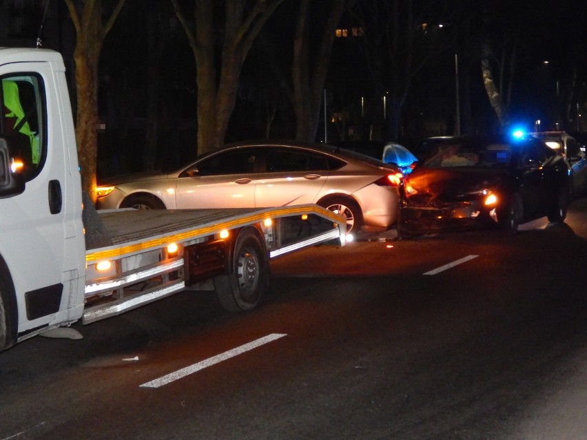 Stłuczka w Ustce. Tak się skończył wyjazd z parkingu [ZDJĘCIA]