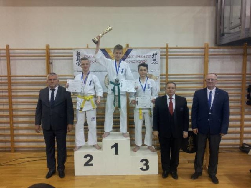 Żorscy karatecy z workiem medali przyjechali z Wieliczki GALERIA