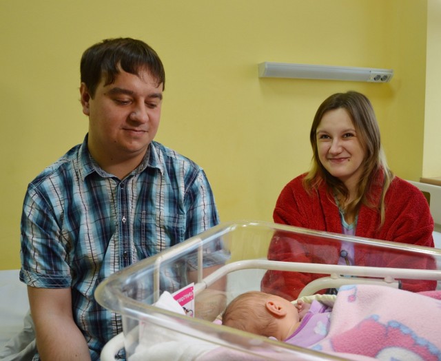 Poznajcie Justynę Figas, pierwszą piotrkowiankę urodzoną w 2018 roku. Dziś, 4 stycznia, dziewczynkę i jej rodziców w szpitalu odwiedził prezydent Krzysztof Chojniak