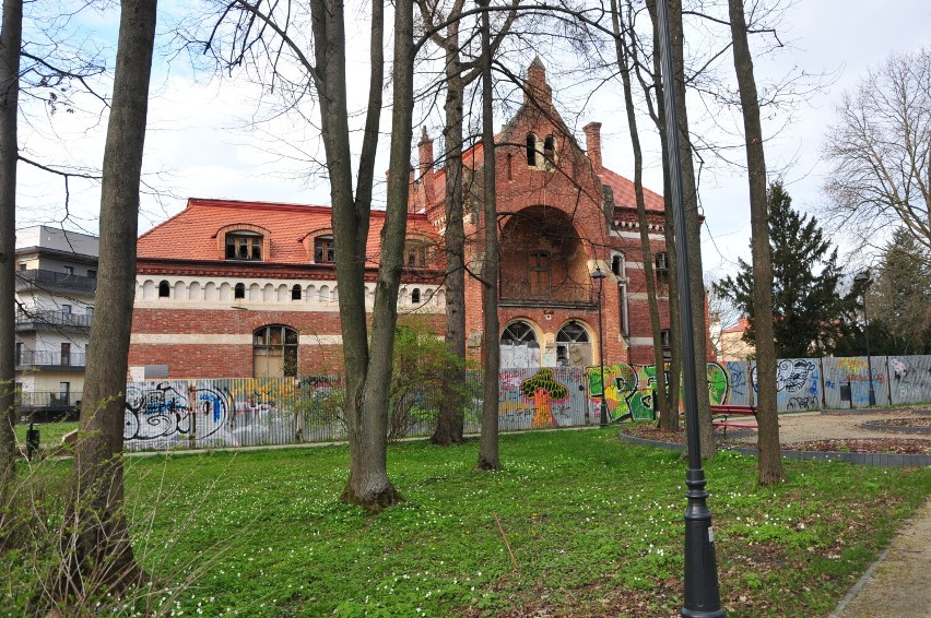 Zabytkowy Pałac Kaczkowskich w Krośnie zmieni właściciela? Władze miasta chcą go odkupić i wyremontować [ZDJĘCIA]