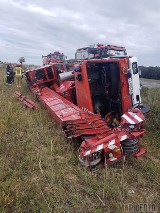 Wypadek wozu strażackiego w powiecie brzeskim. Na drodze wojewódzkiej 403 w Bierzowie przewrócił się dźwig