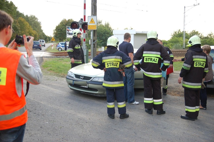 Zbąszyń. Zasłabł na przejeździe. O włos od tragedii. [ZDJĘCIA,VIDEO]