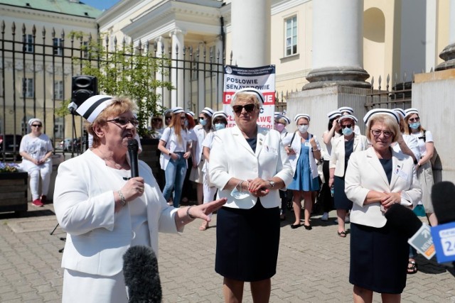 Strajk ostrzegawczy pielęgniarek i położnych w całej Polsce. „Nie godzimy się na minimalne płace, na minimalne normy, albo wręcz ich brak”