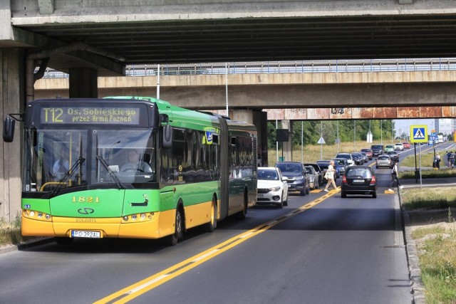 Najlepiej w Poznaniu oceniono komunikację miejską i dojazd (34 proc. badanych).
Przejdź do kolejnego zdjęcia --->