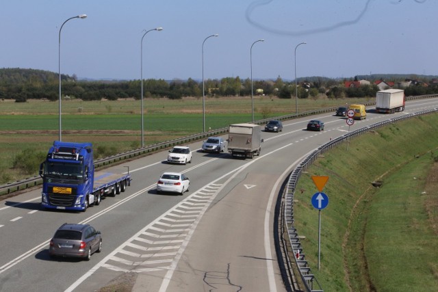 Droga S1 to jedna z ważniejszych arterii w województwie śląskim. W 2023 roku miała biec od węzła Pyrzowice, gdzie łączy się z autostradą A1, do granicy ze Słowacją w Zwardoniu.  

Zobacz kolejne zdjęcia. Przesuwaj zdjęcia w prawo - naciśnij strzałkę lub przycisk NASTĘPNE