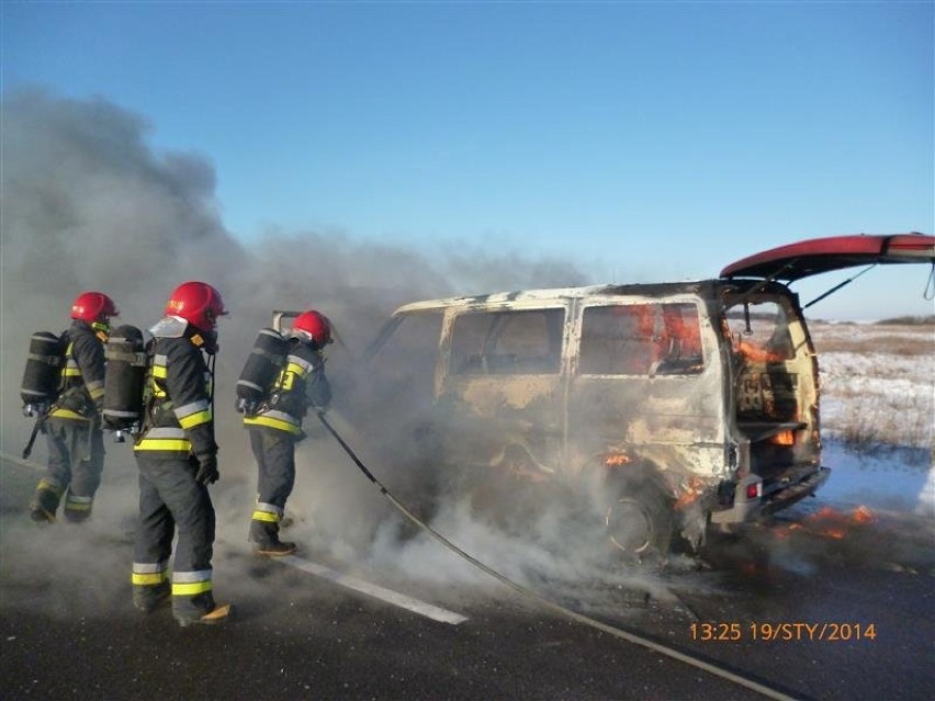 Pożar samochodu dostawczego w powiecie bartoszyckim [zdjęcia]