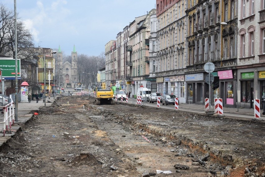 W Chorzowie trwa przebudowa ulicy 3 Maja. Zobacz kolejne...