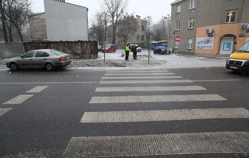 Wypadek na Lutomierskiej w Łodzi. Potrącenie matki z trójką...