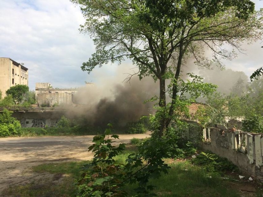 Pożar w Sosnowcu: Czarny dym nad miastem. Pali się budynek starej piekarni [ZDJĘCIA]