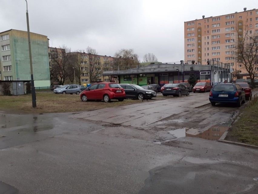 Widok na likwidowany parking, na wprost wieżowiec ul....