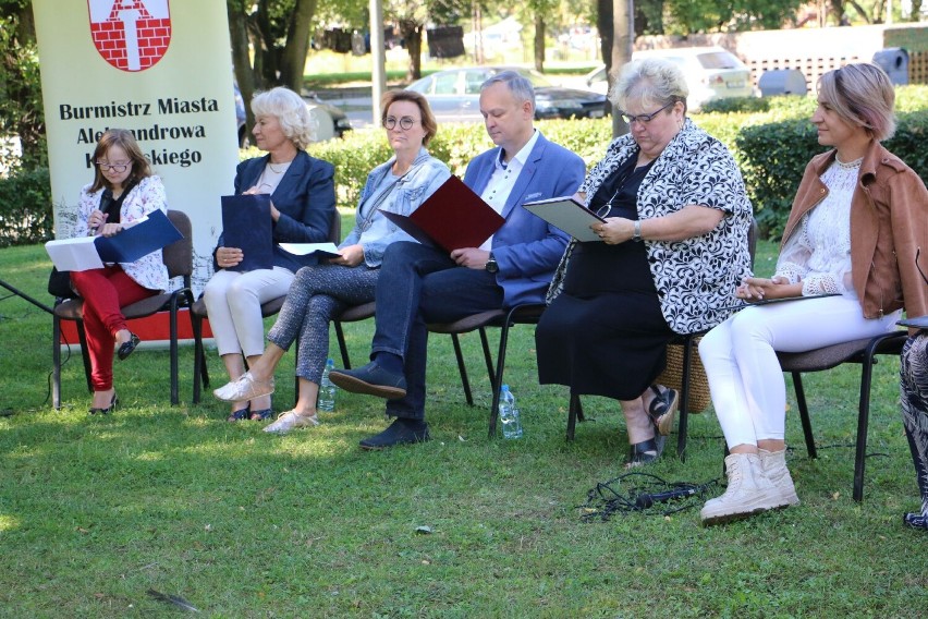 Narodowe Czytanie 2022 w Parku Miejskim im. Jana Pawła II w...