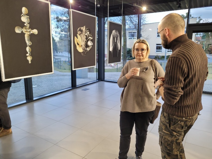 Wernisaż wystawy "Odbicia" w Muzeum Śremskim. Agnieszka Dobrzyńska zaprezentowała swoje prace [zdjęcia]