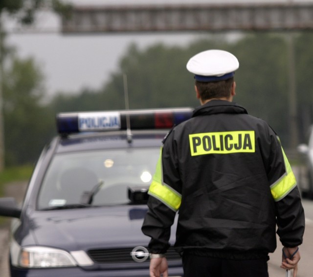 Dąbrowa Górnicza: policja drogowa też łapie pijanych napastników