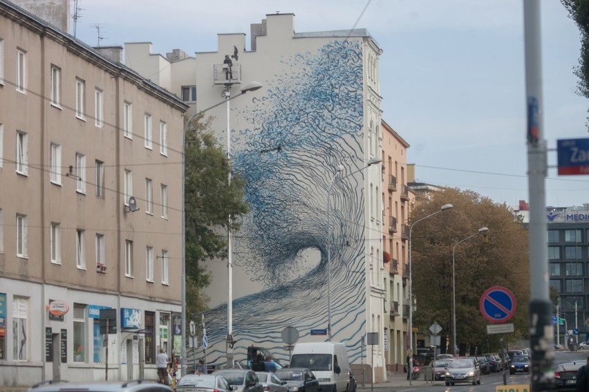 Kolejny mural w Łodzi. Malowidło na ścianie kamienicy przy Pomorskiej [ZDJĘCIA]