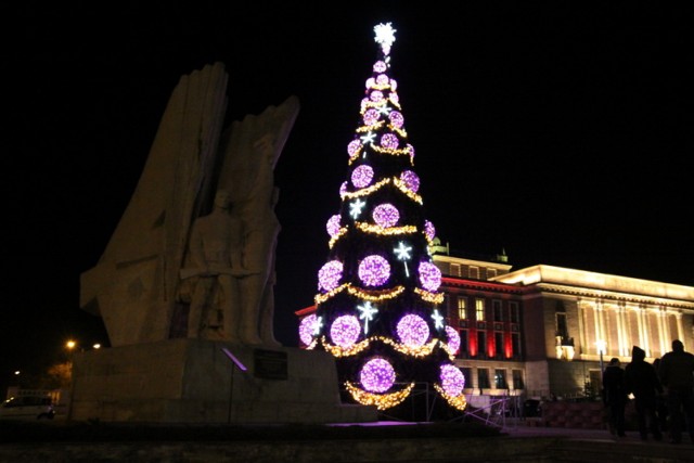 Nowa choinka i świąteczne dekoracje w Dąbrowie Górniczej