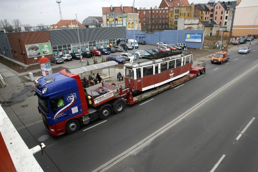 Osiem lat temu legnicki tramwaj trafił do zajezdni MPK, miał stanąć w centrum miasta, zdjęcia