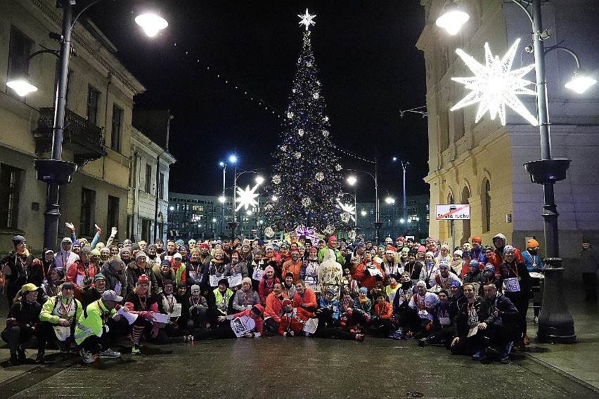 Bieg pod Gwiazdami 2019 w Łodzi. Biegacze przywitali Nowy Rok na Piotrkowskiej [ZDJĘCIA]