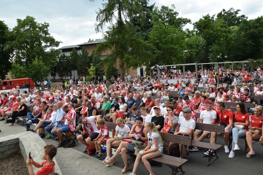 Wielu kibiców przyszło wspierać reprezentację podczas...