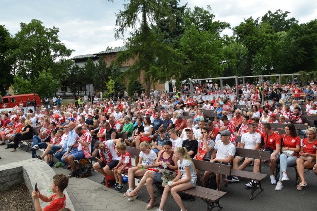 Wielu kibiców przyszło wspierać reprezentację podczas pierwszego meczu na mundialu w Rosji. Niestety Polska przegrała z Senegalem wynikiem 1:2. Następne spotkanie z Kolumbią już w niedzielę.