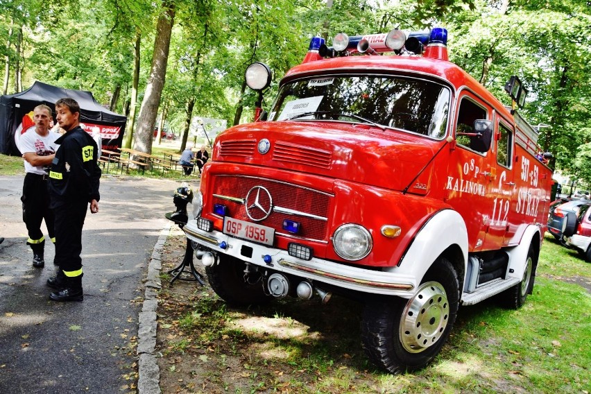 60-letni mercedes OSP Kalinowa wybrany najpiękniejszym strażackim autem na II Ogólnopolskim Zlocie Czerwonych Samochodów (fot)