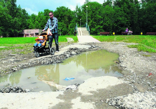 Tak po przejściu wody wygląda ścieżka, która wiodła przez OSiR w kierunku Parku Miejskiego