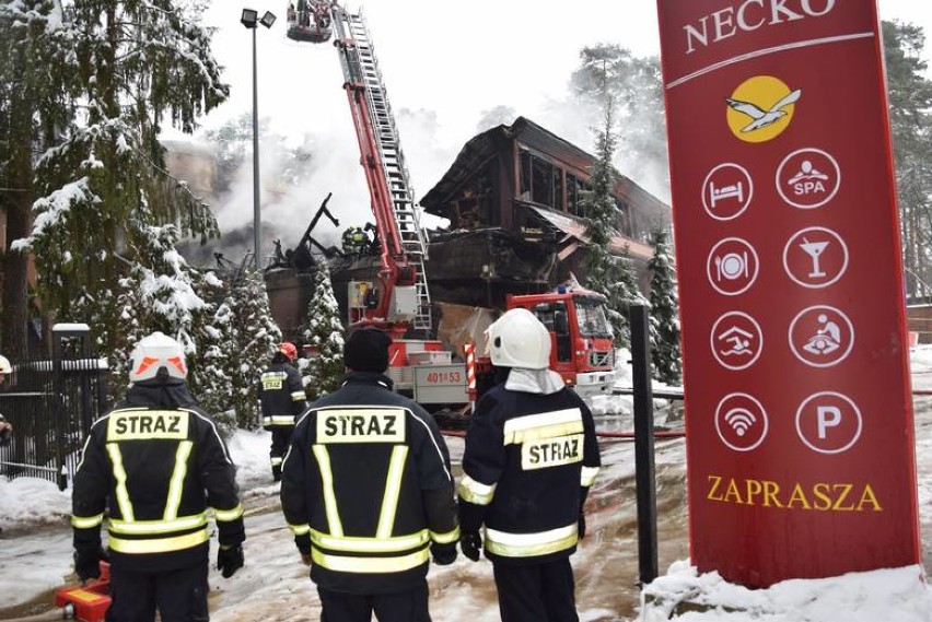 Ogień strawił hotel Necko. Właściciel oszacował straty na...