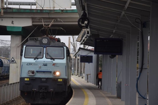 Podróż Z Zielonej Góry i innych lubuskich miejscowości jest teraz utrudniona z powodu remontów torów na trasie Czerwieńsk - Zbąszynek oraz Poznań - Warszawa. Kiedy się one zakończą?