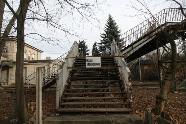 Sosnowiec: Dworzec kolejowy w Maczkach. Kładka ma się doczekać remontu. Kiedy? [ZDJĘCIA]