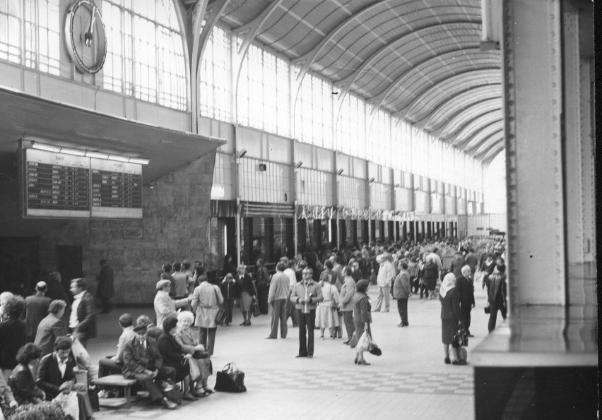 Tak wyglądał Dworzec Główny we Wrocławiu w naszym dzieciństwie i młodości (FOTO)