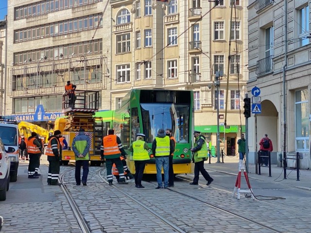 Do wykolejenia tramwaju doszło przed godz. 10. 

Zobacz więcej zdjęć ---->
