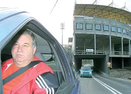 Andrzej Wąsowicz z Wisły przejechał wczoraj samochodem przez dopiero co otwarty tunel.
