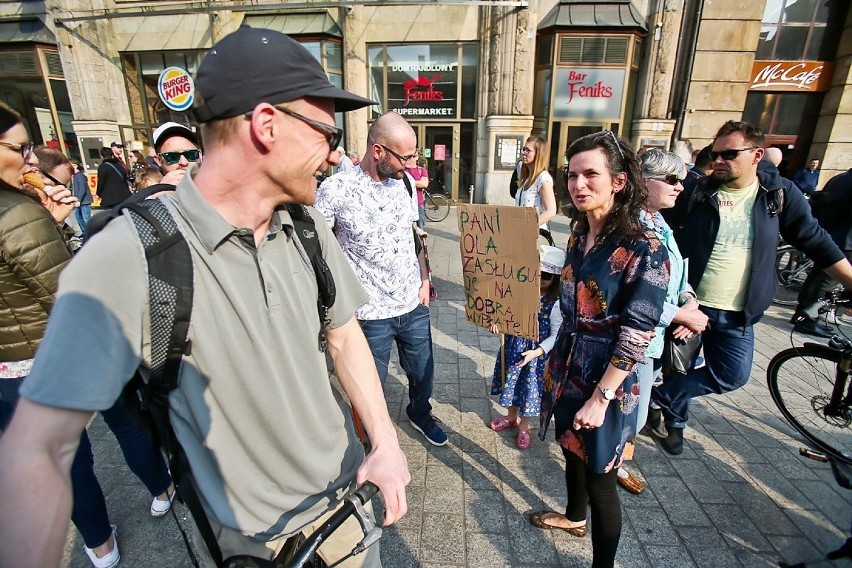 Wrocław. Wielkie poparcie dla strajku nauczycieli na Rynku (ZOBACZ ZDJĘCIA)