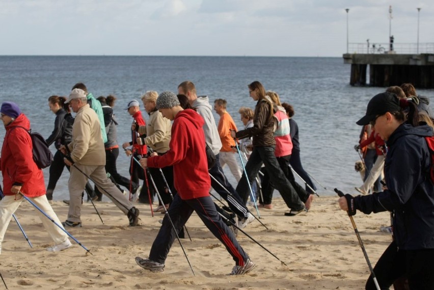 Nordic walking (spalamy dzięki niemu 300 kcal na godzinę)...