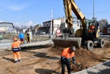 Pakość. Za kilka dni zakończone zostaną prace drogowe przy przejeździe kolejowym w Pakości. Zdjęcia