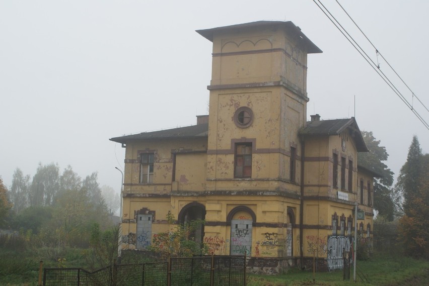 Dworzec w Gołonogu niszczeje od ośmiu lat