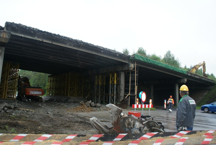 Dąbrowa Górnicza: Uwaga na DK 94. Trwa rozbiórka wiaduktu, jest tymczasowa sygnalizacja świetlna