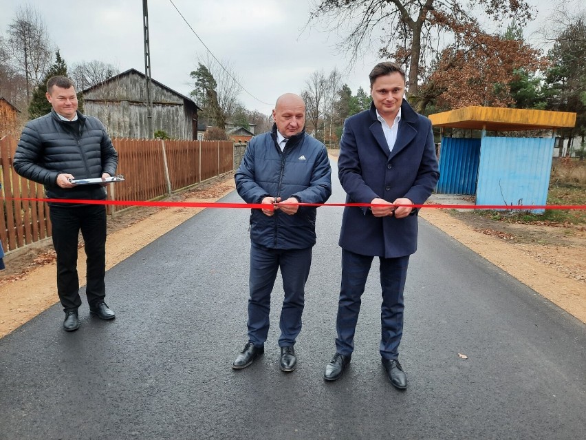 Gmina Radomsko. Droga w Bobrach otwarta po przebudowie. Inwestycja kosztowała 1,6 mln zł