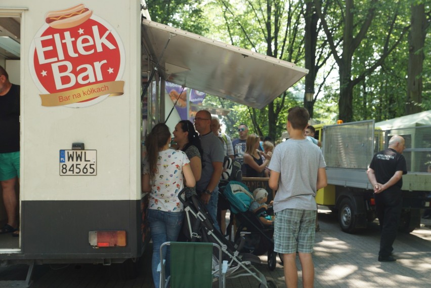 Food trucki w parku. W ten weekend można było smakować lato w Pszczynie [ZDJĘCIA]