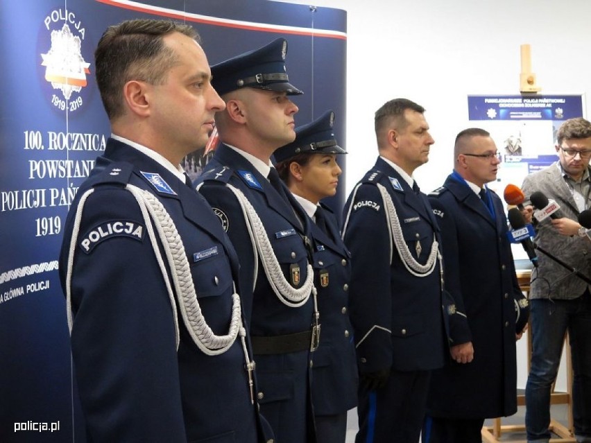 Nowe umundurowanie wyjściowe policji w ciągu kilku lat[ZDJĘCIA]