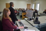 Bełchatów. Dzień Edukacji Prawnej w bełchatowskim sądzie - uczniowie "Mickiewicza" na sali rozpraw 