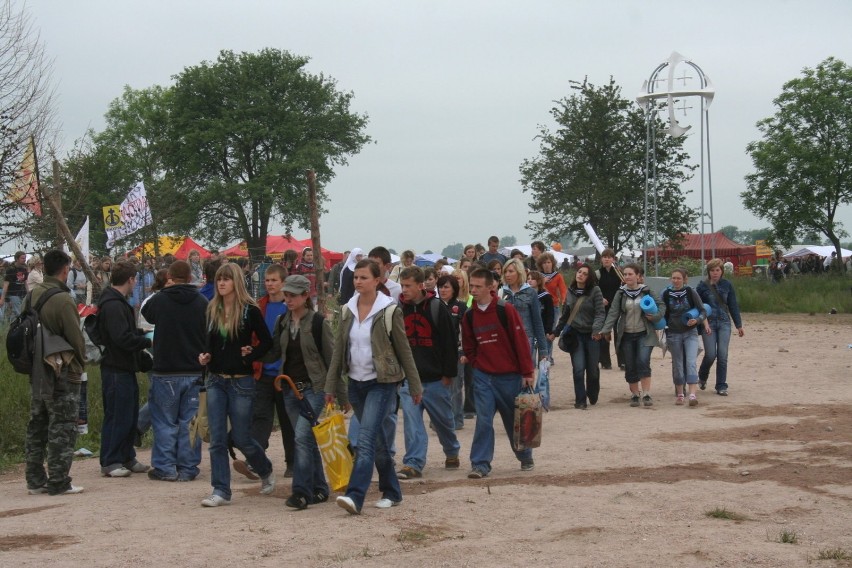 Jednak już od godziny 6.00 na pole docierały pierwsze grupy...