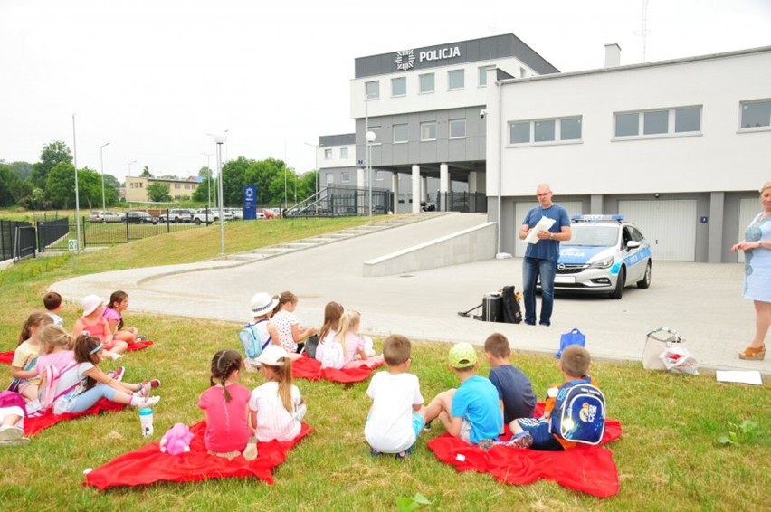 Dzieci z Dębowca odwiedziły jasielską komendę policji [ZDJĘCIA]