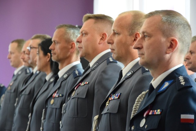 Komenda Powiatowa Policji w Sępólnie Krajeńskim obchodziła swoje święto. Nie zabrakło awansów, odznaczeń, ale też podziękowań za trud służby.