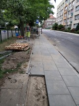 Trwają prace brukarskie na ulicy Cyryla i Metodego. Nowe chodniki są już prawie gotowe