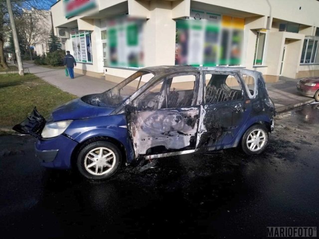 Pożar renault w Opolu.