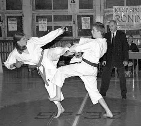 W pojedynkach kumite karatecy dąbrowskiego Ronina rzadko uznawali wyższość rywali.