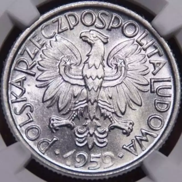 Cena: 800 zł

nakład:	7 170 000 szt.	
stop:	aluminium
waga:	2,7 g
średnica:	27 mm
grubość:	2,1 mm