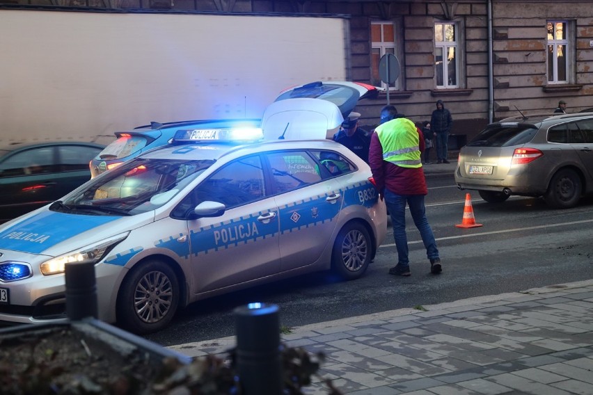 Wypadek na ulicy Skarbka w Legnicy  [ZDJĘCIA]