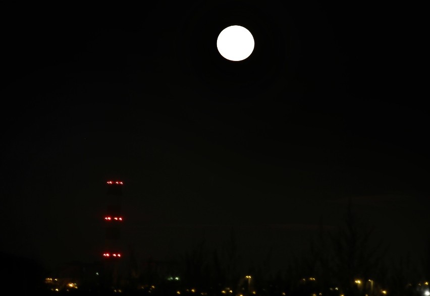 Superpełnia Księżyca. Tak wyglądała w Szczecinie [zdjęcia]